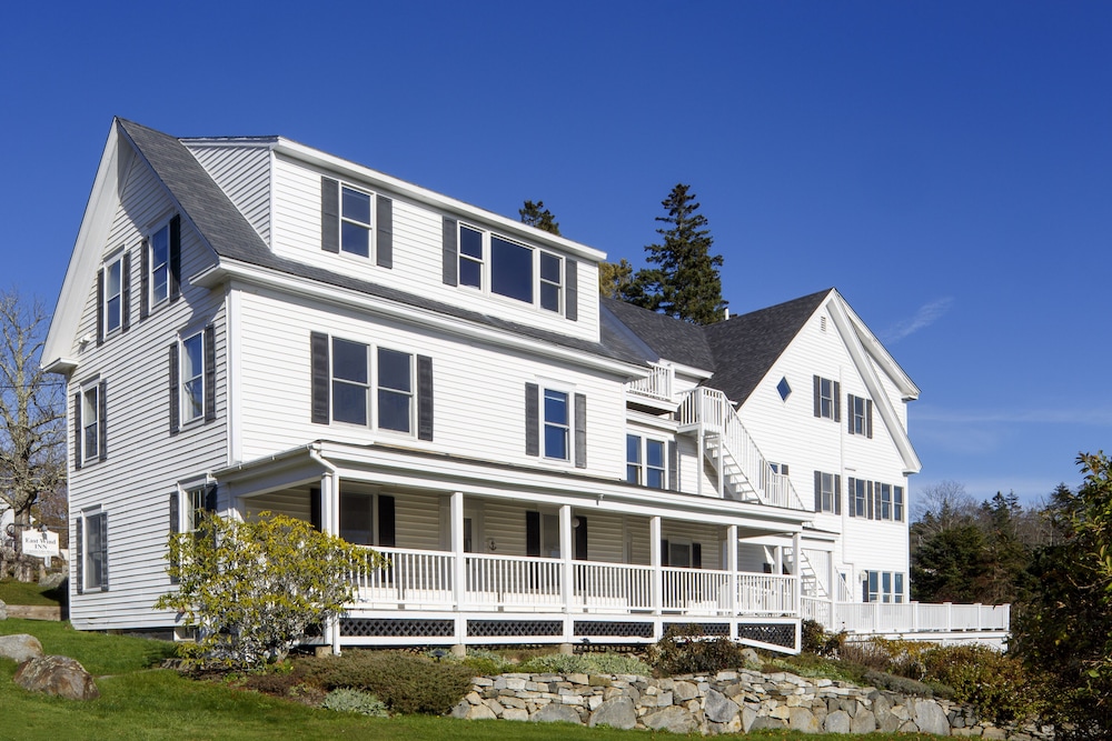 East Wind Inn on the Water - photo 2