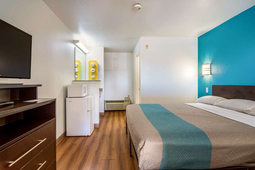 Motel 6 Portland Mall 205 - photo 6