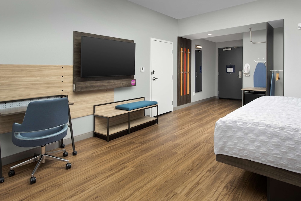 Tru by Hilton Charlotte Airport Lake Pointe - photo 10