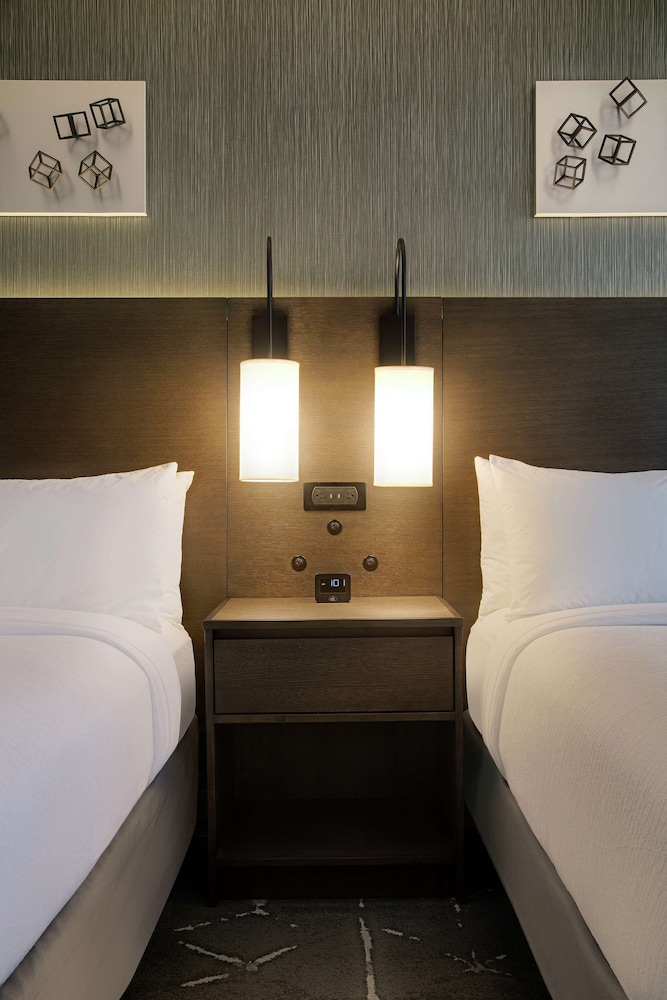 Embassy Suites by Hilton Atlanta Perimeter Center - photo 12