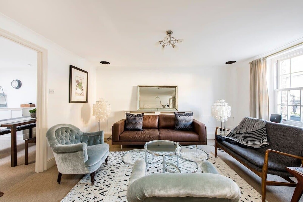 2 Bed Apartment Notting Hill — 4-Star Luxury Hotel in London, United Kingdom