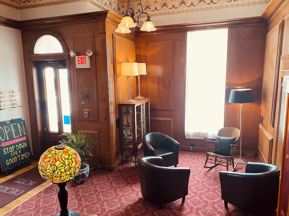 Decker Hotel - photo 2