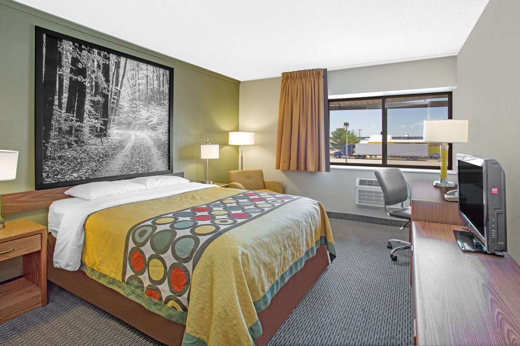 Super 8 by Wyndham Windsor Madison North - photo 10