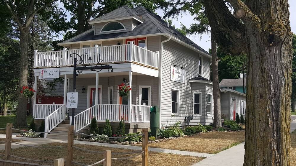 Devils Lake Inn - photo 18