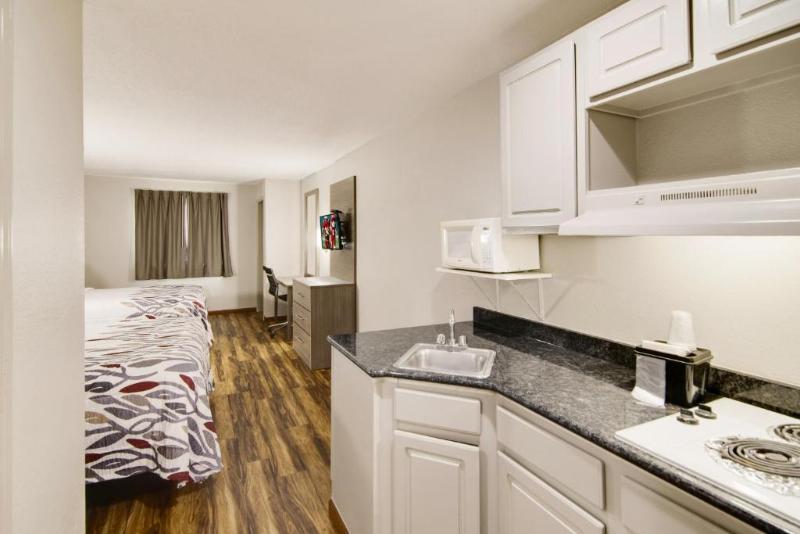 Red Roof Inn & Suites Pensacola NAS Corry - photo 11