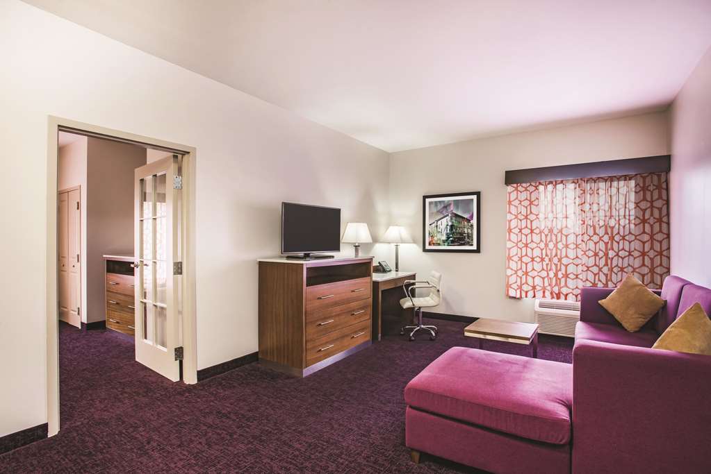 La Quinta Inn & Suites by Wyndham Chambersburg - photo 18