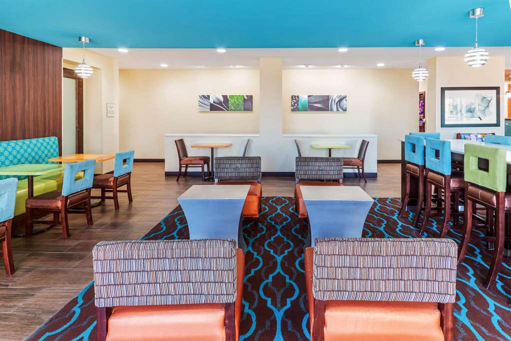 La Quinta Inn & Suites by Wyndham Artesia - photo 43