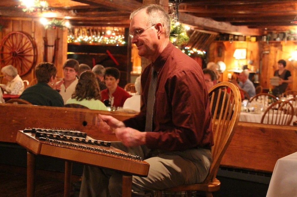 Hickory Bridge Farm Restaurant - photo 30