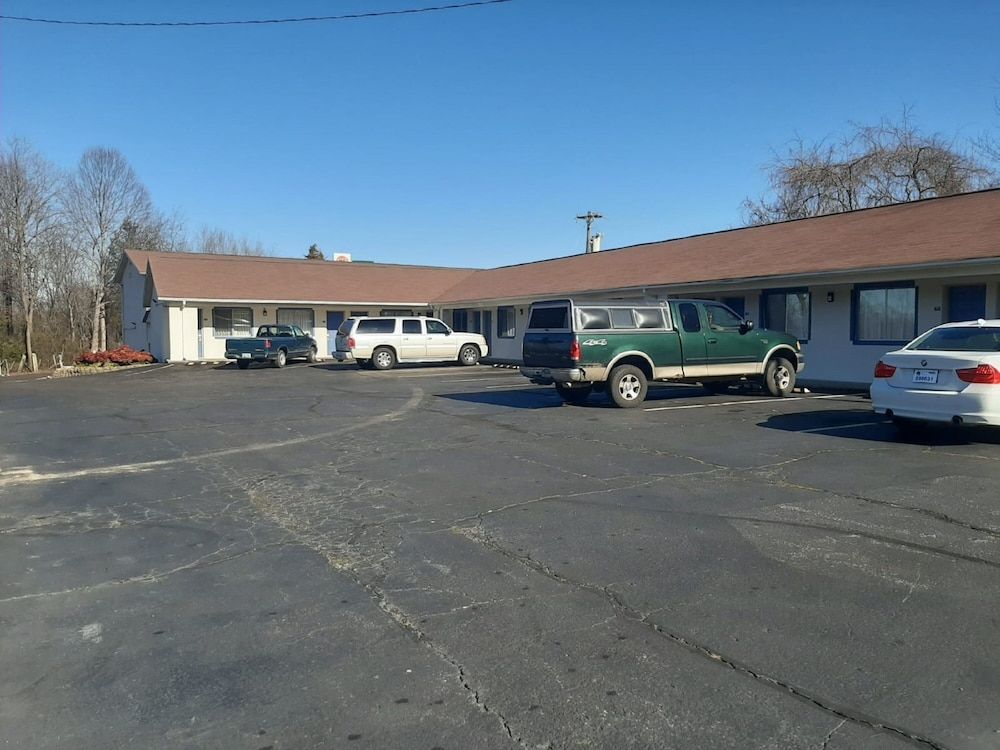 Super 8 Jonesville Elkin Area - photo 9
