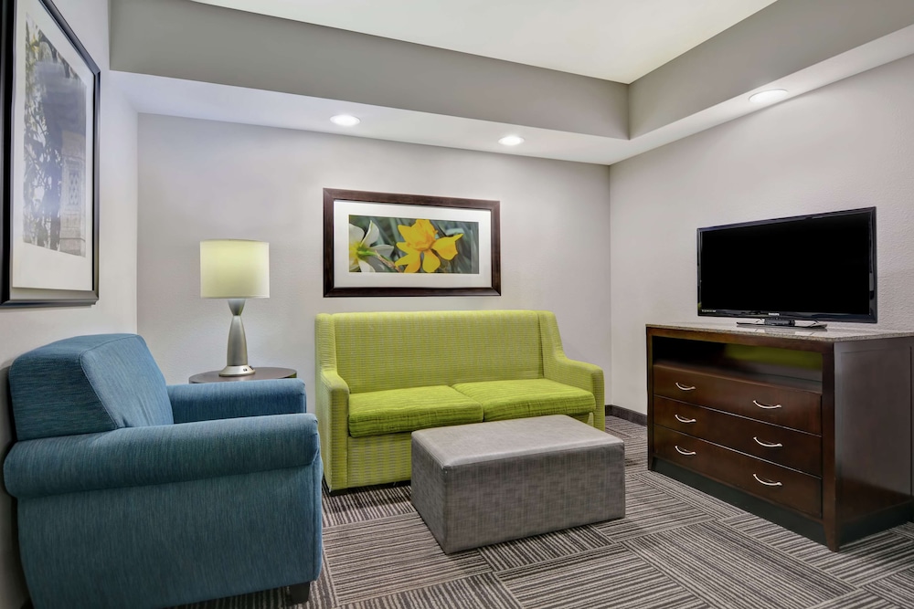 Hilton Garden Inn Fayettevile - photo 16