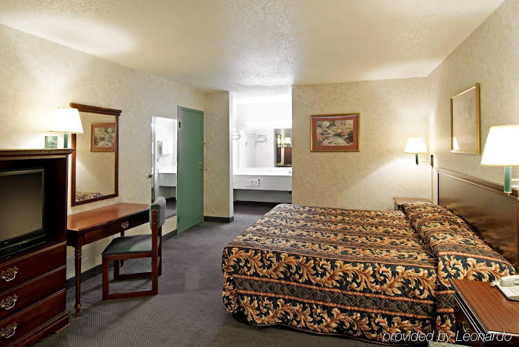Americas Best Value Inn & Suites Memphis Graceland - photo 4