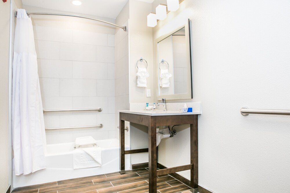 Hotel Siri Downtown Paso Robles - photo 40
