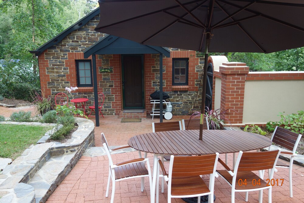 Sherwoode Bed And Breakfast — 4-Star Luxury Hotel in Stirling, Australia