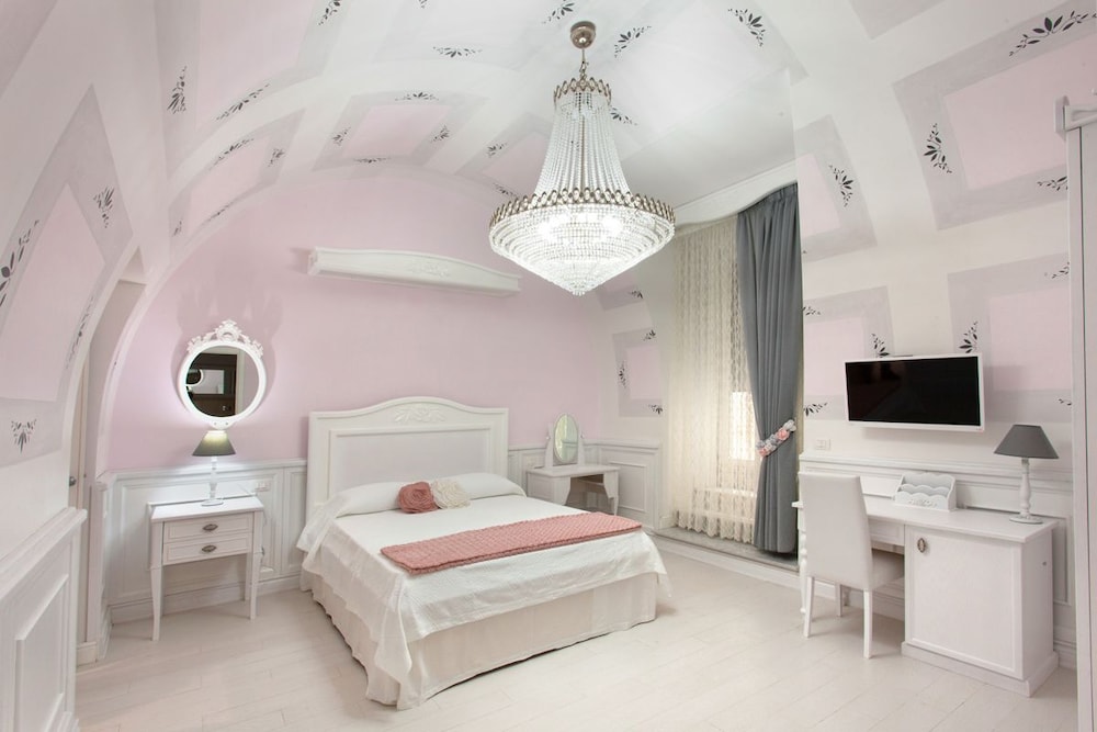 Domus Rosa — 4-Star Luxury Hotel in Naples, Italy