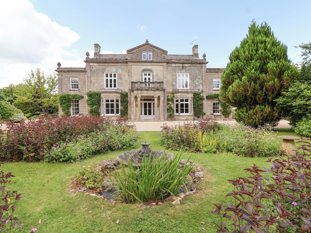 Milton Manor - carbon neutral hotel in Gillingham
