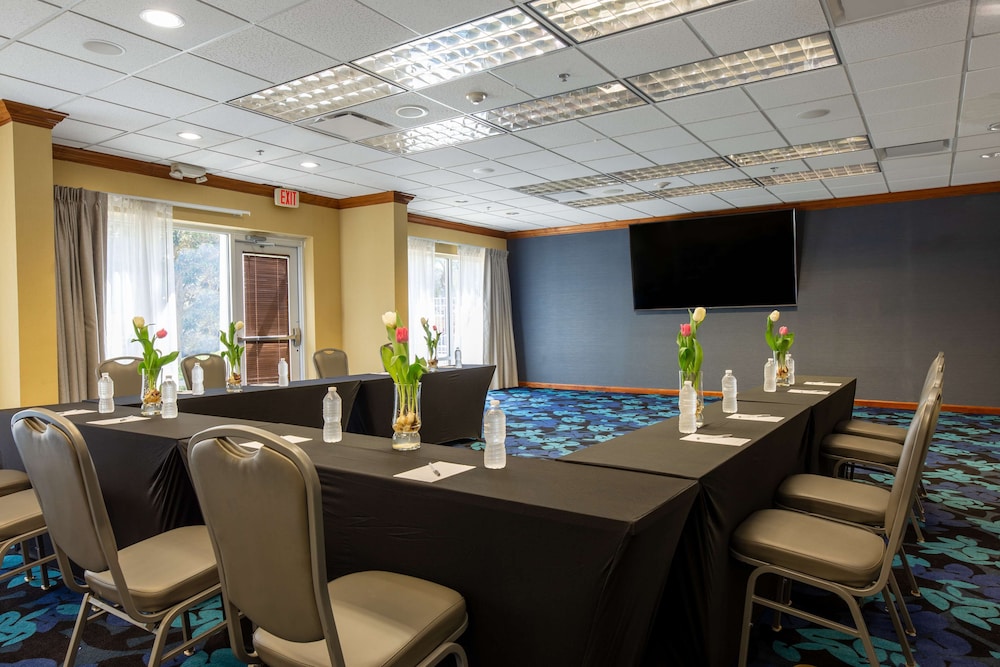 Hampton Inn & Suites Jacksonville Deerwood Park - photo 66