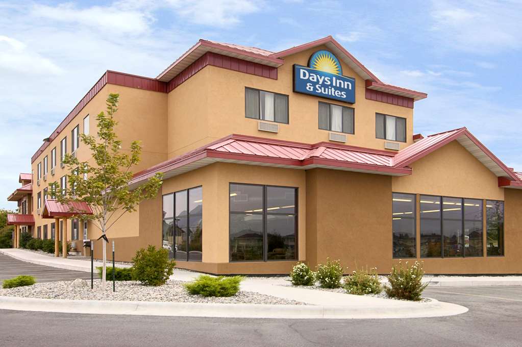 Days Inn & Suites by Wyndham Bozeman - photo 2