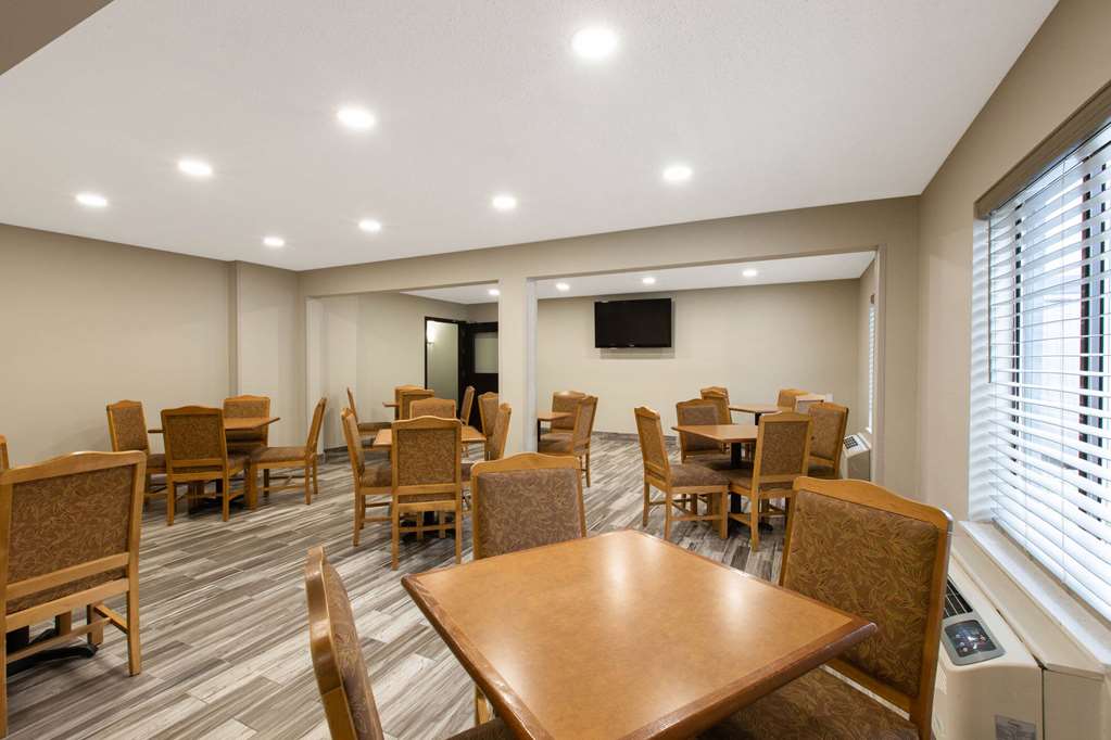 Days Inn & Suites by Wyndham Wisconsin Dells - photo 23