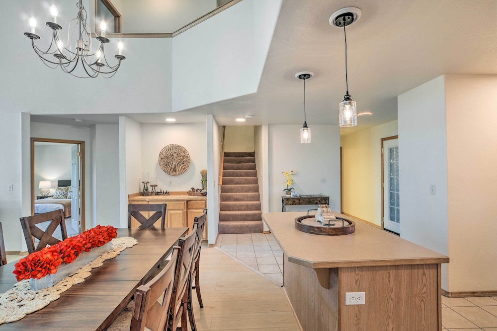 Bright Klamath Falls Townhome w Resort Perks - photo 5