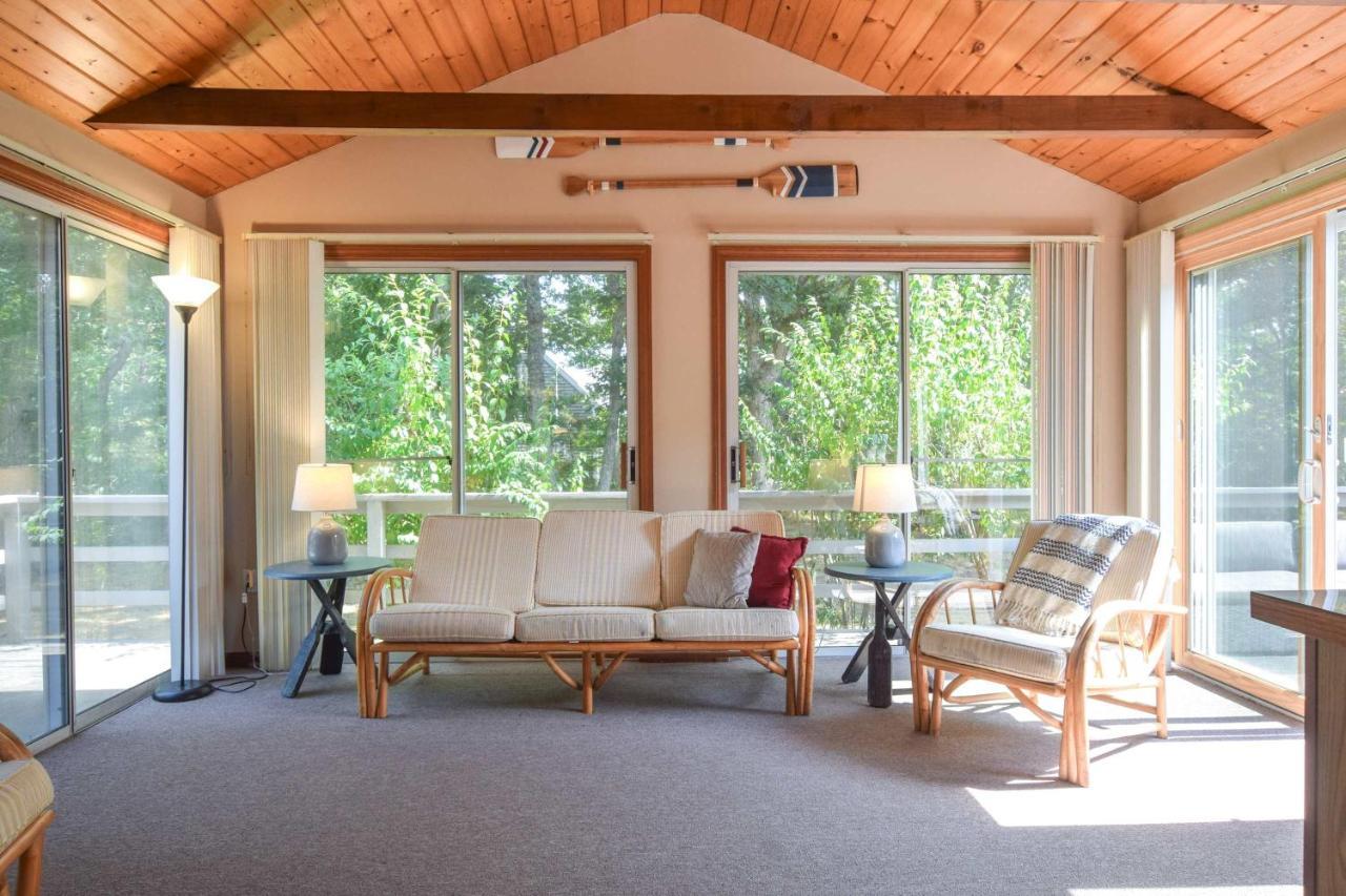 Classic Home close to Ponds Dog Welcome — 4-Star Luxury Hotel in Brewster, United States