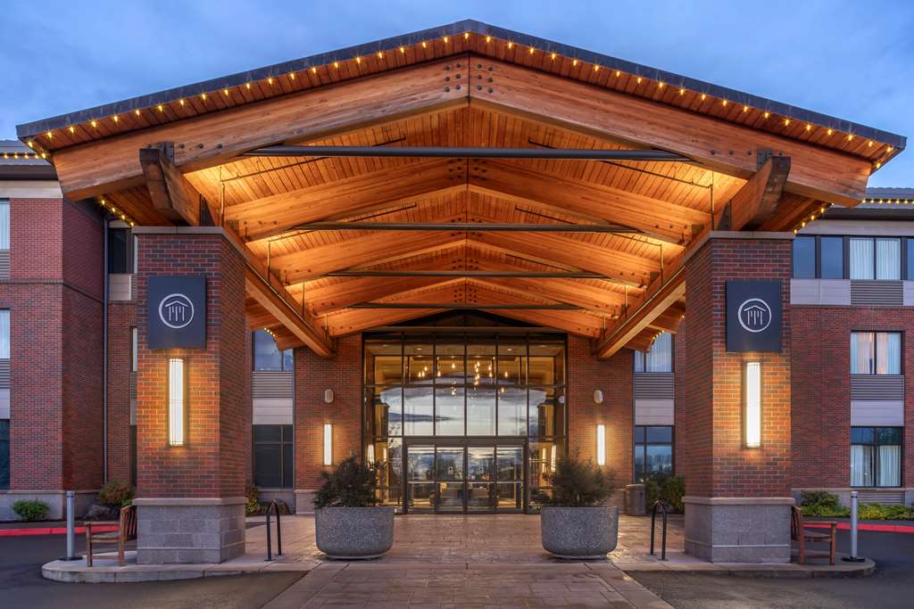 Best Western Premier Boulder Falls Inn - photo 42