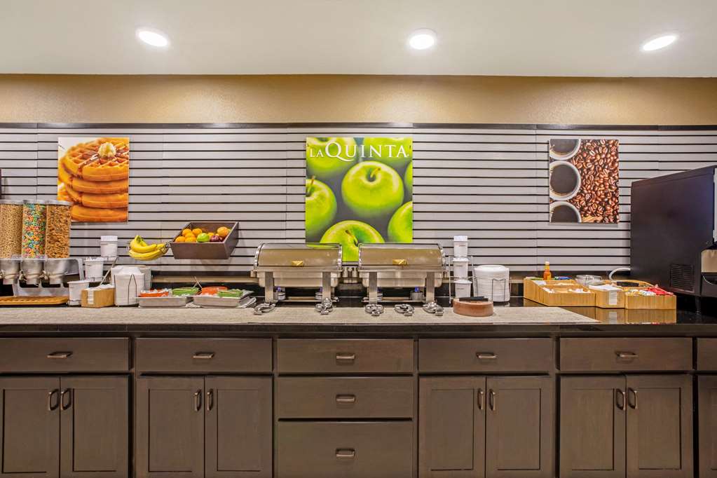 La Quinta Inn & Suites by Wyndham Gillette - photo 25