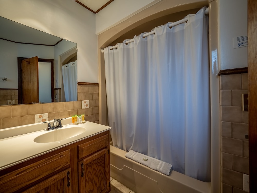 Lake 'N Pines Motel - photo 46
