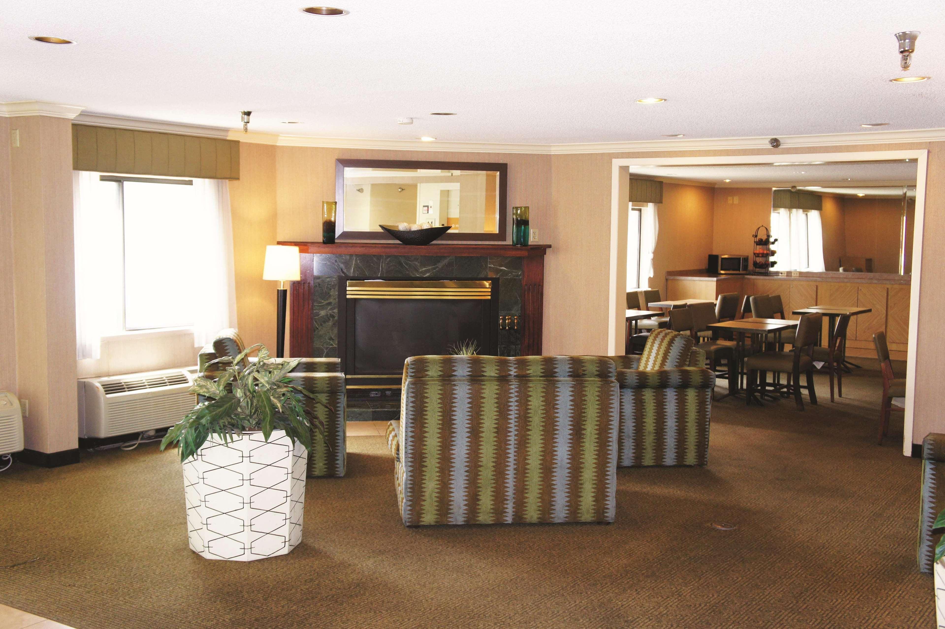 La Quinta Inn Kansas City North - photo 11