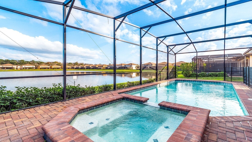 Family friendly Oasis With Game Room & Pool - photo 31