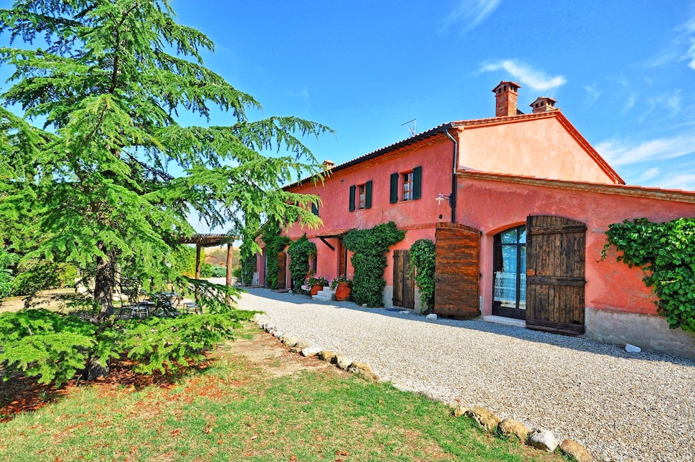 Villa Castiglione — 4-Star Luxury Hotel in Castiglione D'orcia, Italy