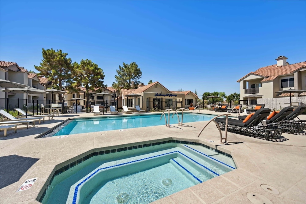 CozySuites TPC Scottsdale Parking & Pool — 4-Star Luxury Hotel in Scottsdale, United States