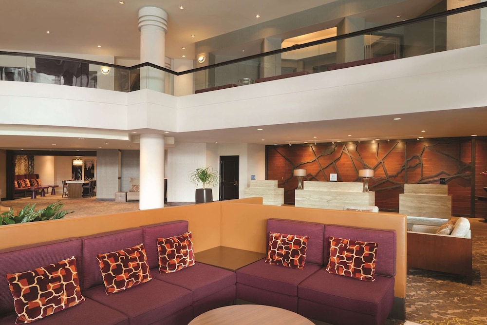 Hilton East Brunswick Hotel & Executive Meeting Center - photo 4