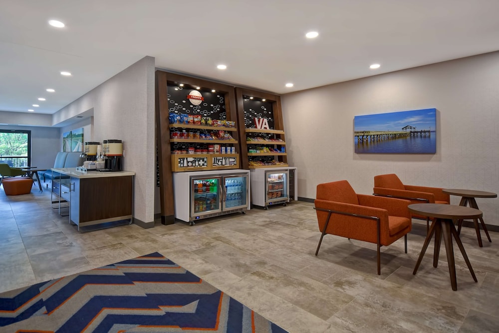 Hampton Inn Potomac Mills Woodbridge - photo 31