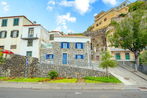 Chalé Henrique Beachfront apartments at Calheta Beach — 4-Star Luxury Hotel in Calheta, Portugal
