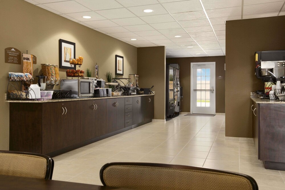 Microtel Inn & Suites by Wyndham Kenedy Karnes City - photo 20