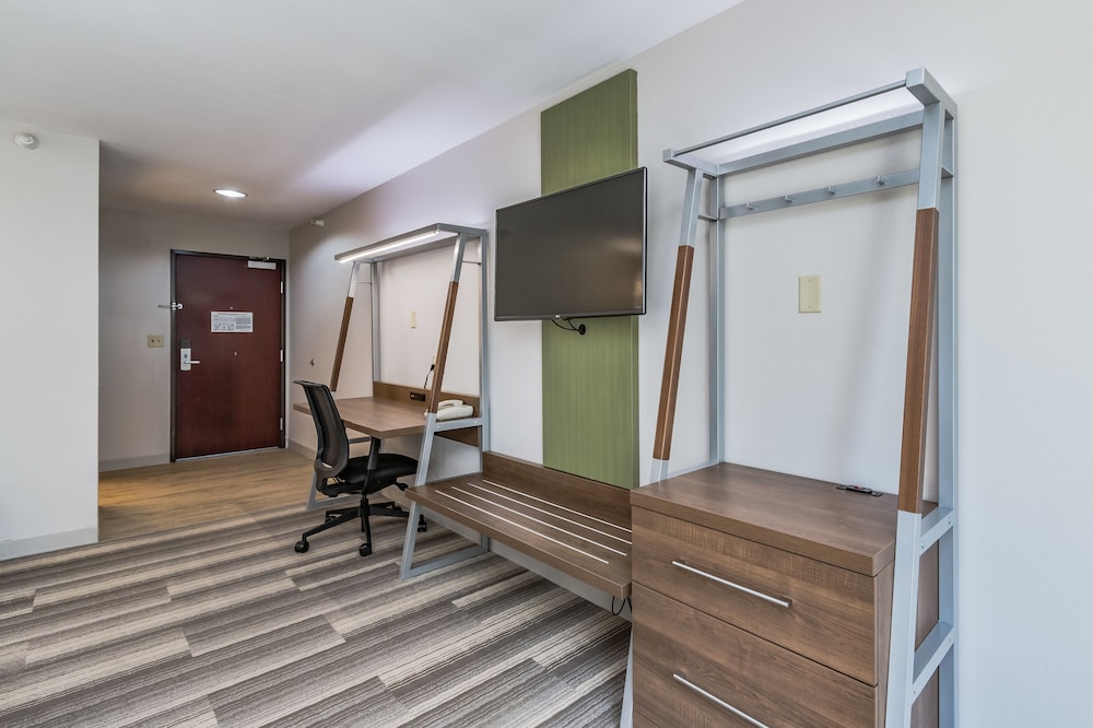 Holiday Inn Express Hotel & Suites South Bend by IHG - photo 12
