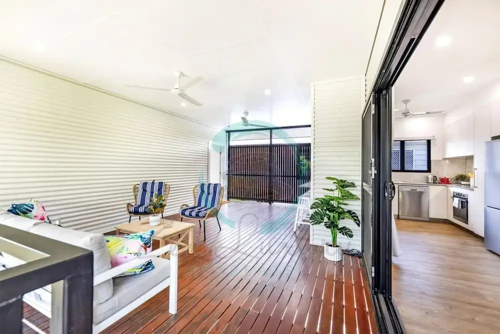Urbanretreat Modern Outdoor Dining Backyard — Larrakeyah
