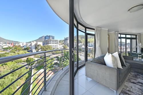 Shaya Stylish 2BR in De Waterkant Mountain & City Views