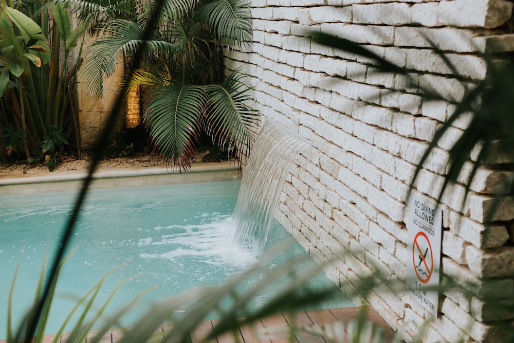 Pool waterfall