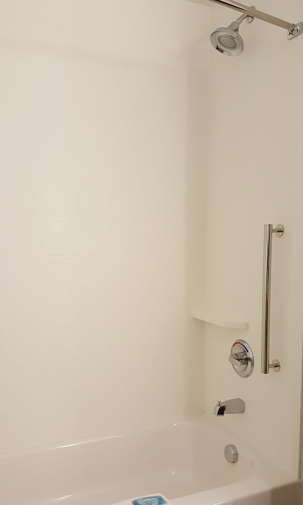 Holiday Inn Express & Suites Toledo West by IHG - photo 16