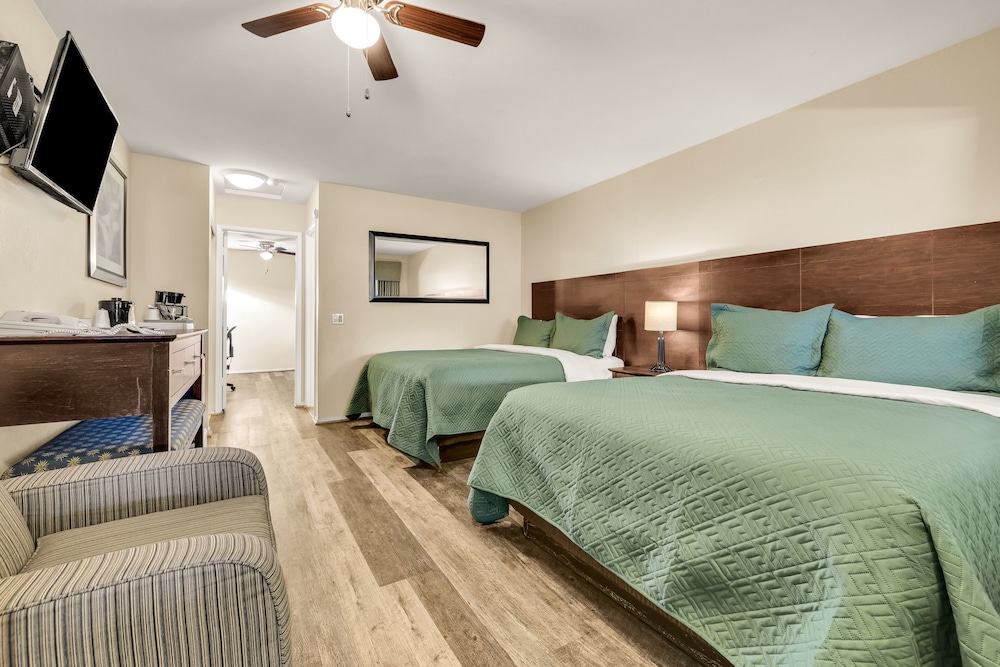 Scottish Fairway Inn - photo 8