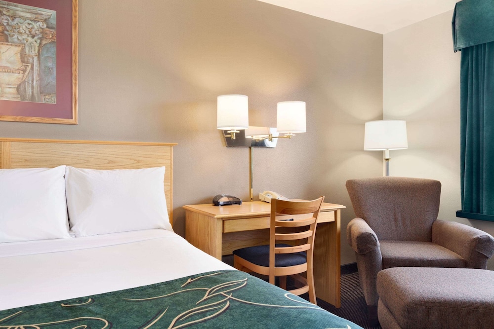 Travelodge by Wyndham Yermo - photo 4