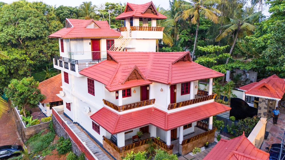 Chechus Beach Walk in Varkala, India