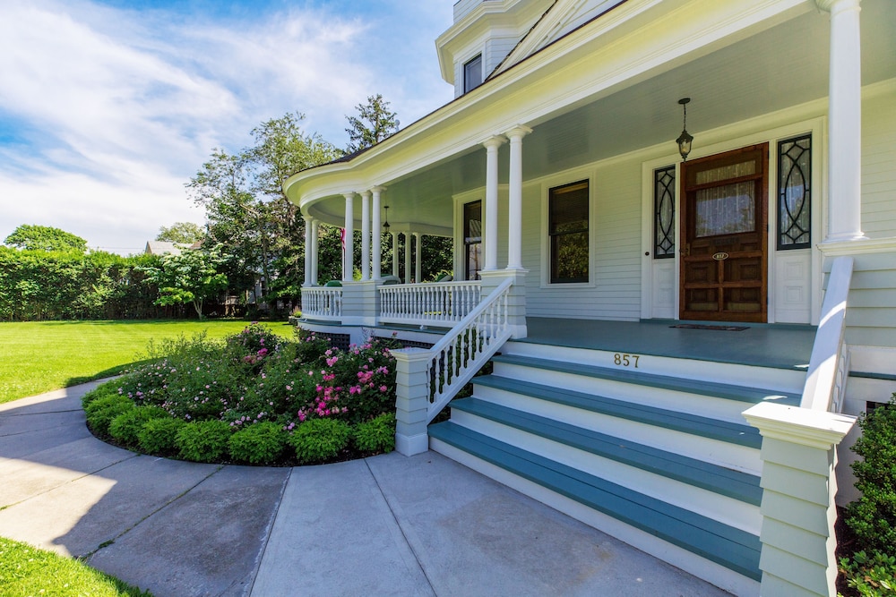 Victorian Seasons Stirling — Greenport
