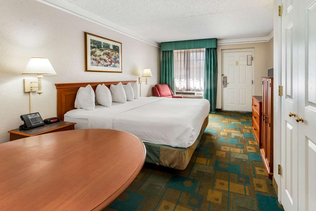 La Quinta Inn by Wyndham Albuquerque Northeast - photo 21