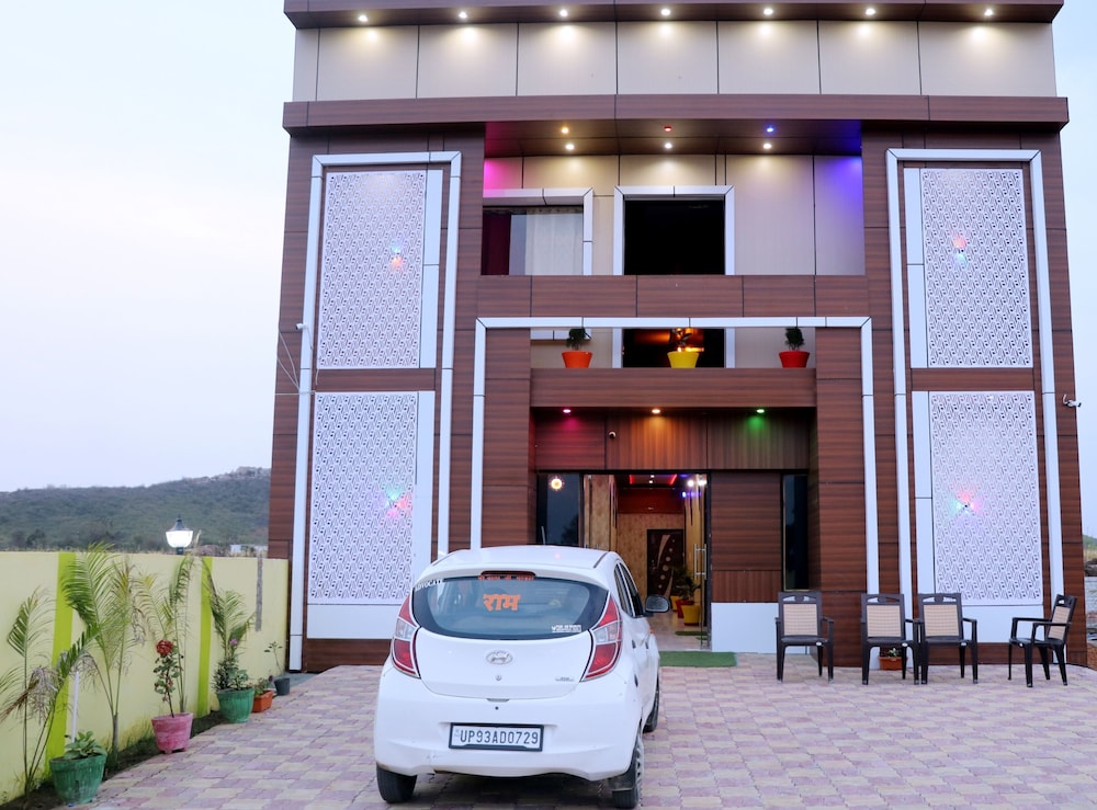 Hotel Krishna Manu Palace in Orchha, India