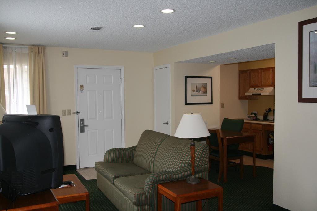 StayPlace Suites Akron Copley Township West - photo 10