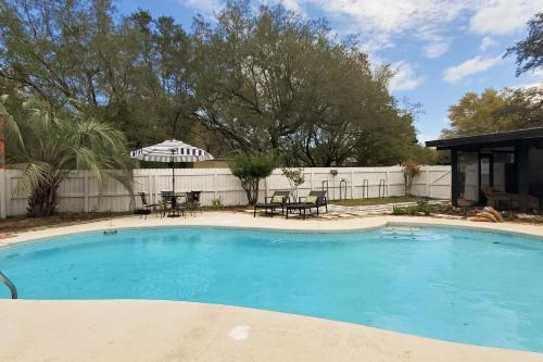 The Black Pearl in Navarre, United States