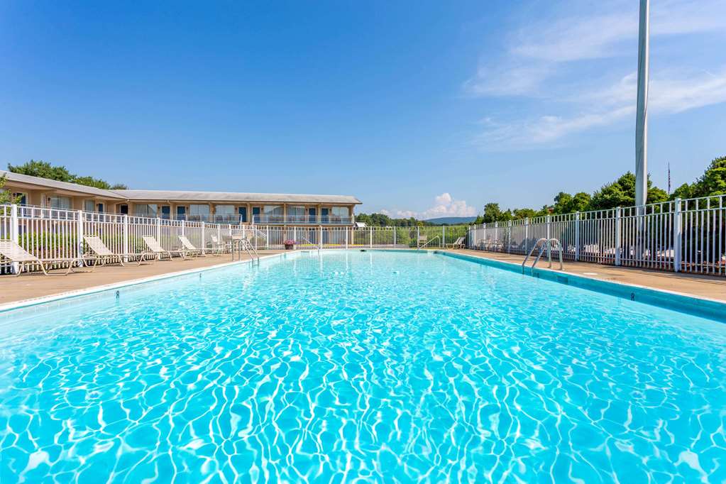 Days Inn by Wyndham Breezewood - photo 3
