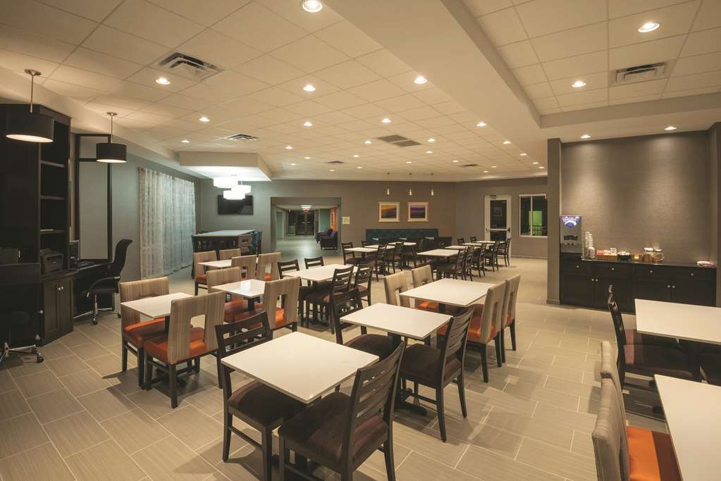 La Quinta Inn & Suites by Wyndham Lynchburg at Liberty Univ. - photo 53